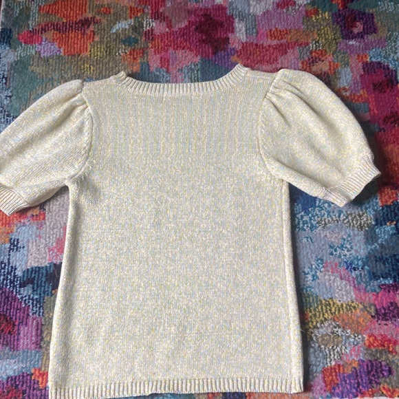 Super cute puffy sleeve top - Picture 4 of 4